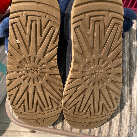 Girls Uggs - Picture 3 of 3